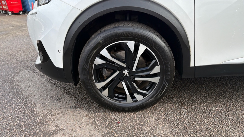 Peugeot 2008 100kW GT 50kWh 5dr Auto Electric Estate - Image 15