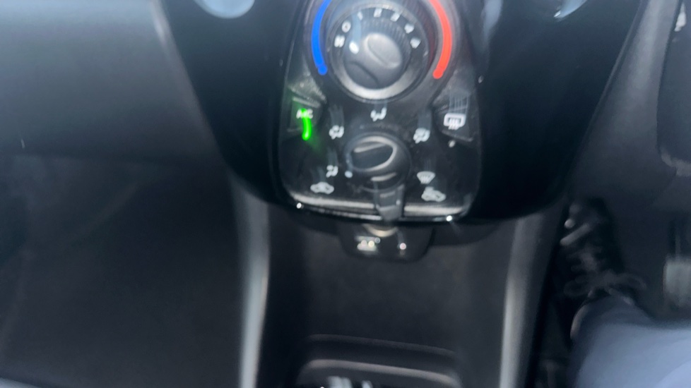 Citroen C1 1.0 VTi 72 Flair 5dr Petrol Hatchback - Image 28