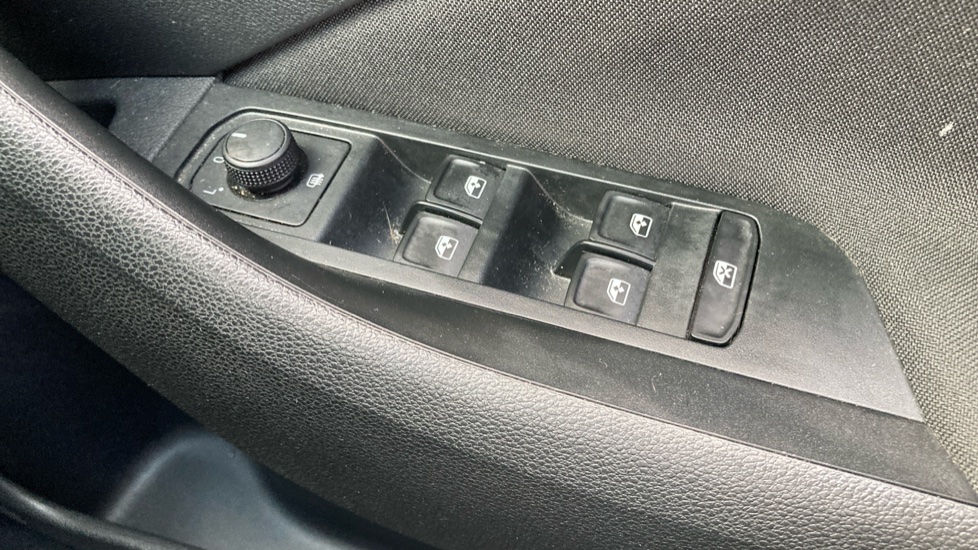 Skoda Kamiq 1.5 TSI Monte Carlo 5dr Petrol Hatchback - Image 43