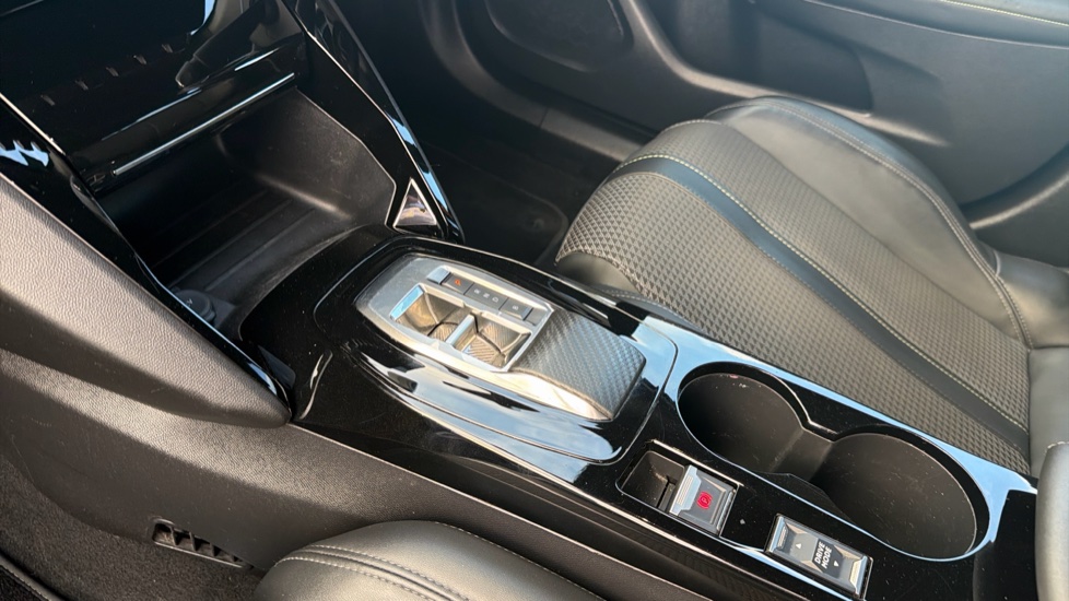 Peugeot 2008 100kW GT 50kWh 5dr Auto Electric Estate - Image 23