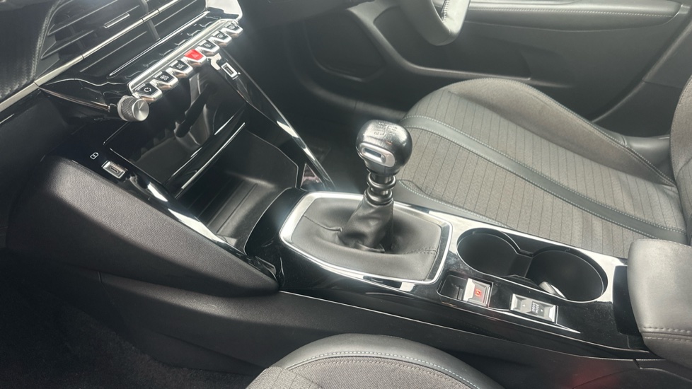 Peugeot 208 1.2 PureTech 100 Allure Premium + 5dr Petrol Hatchback - Image 13