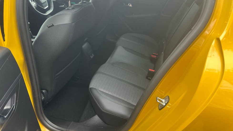 Peugeot 208 1.2 PureTech 100 Allure Premium + 5dr Petrol Hatchback - Image 16