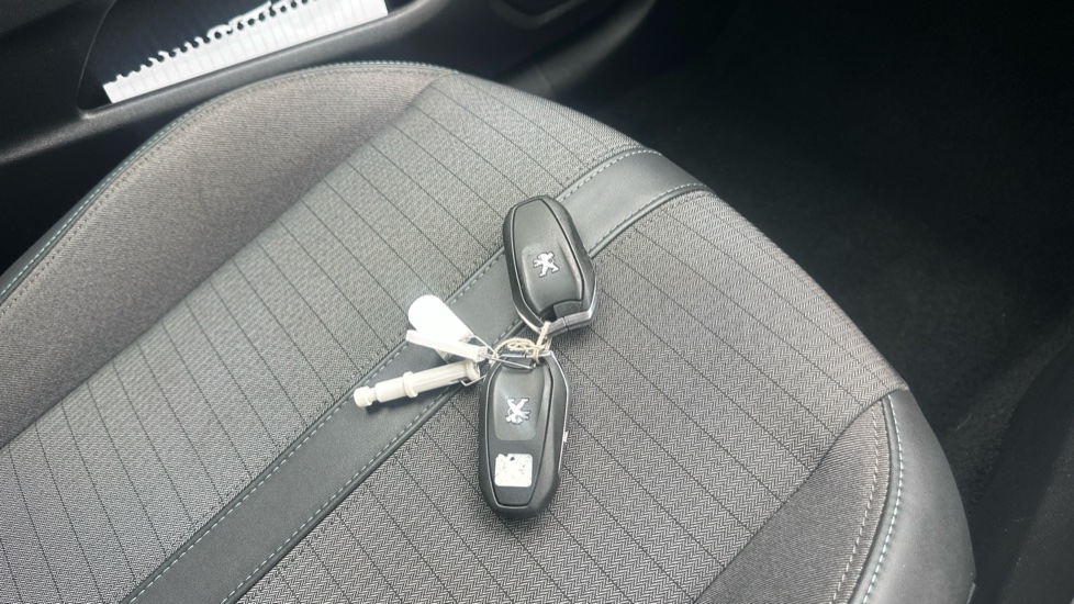 Peugeot 208 1.2 PureTech 100 Allure Premium + 5dr Petrol Hatchback - Image 19