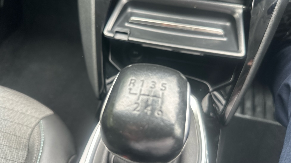 Peugeot 208 1.2 PureTech 100 Allure Premium + 5dr Petrol Hatchback - Image 30