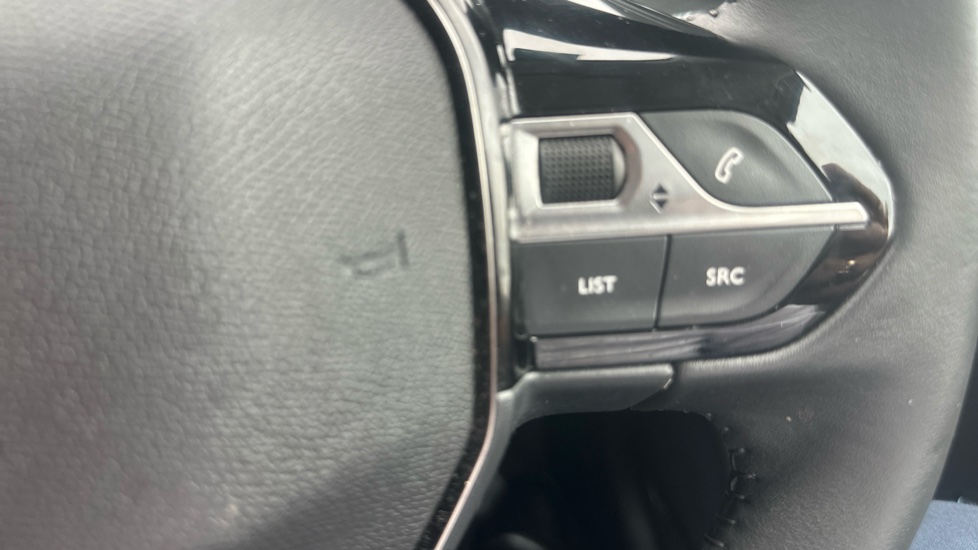Peugeot 208 1.2 PureTech 100 Allure Premium + 5dr Petrol Hatchback - Image 41