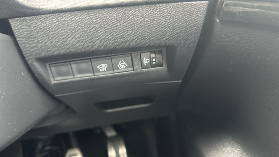 Peugeot 208 1.2 PureTech 100 Allure Premium + 5dr Petrol Hatchback - Image 45