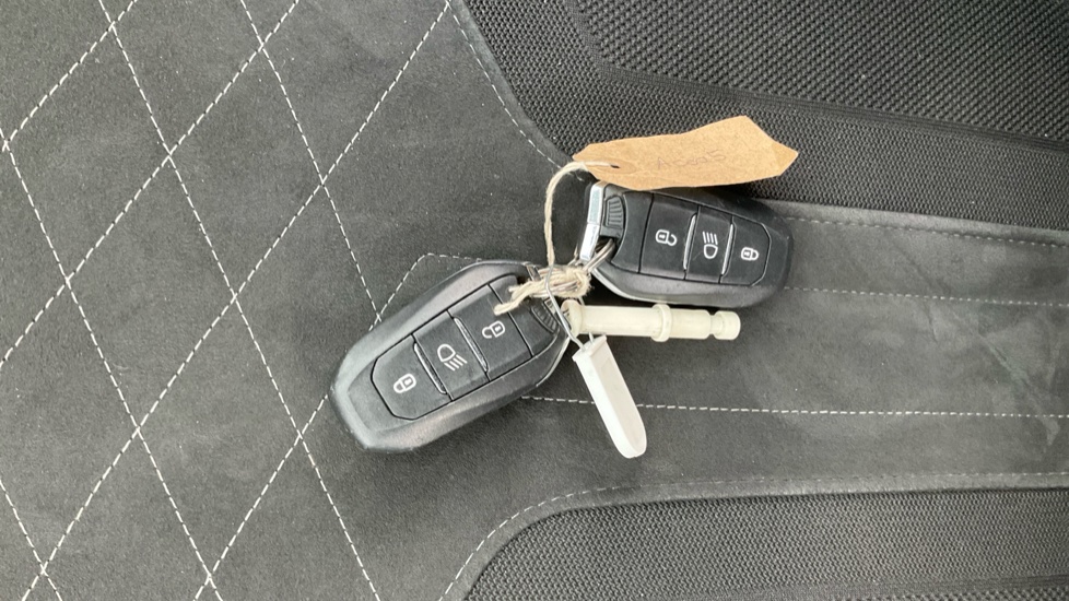 Peugeot 2008 100kW GT 50kWh 5dr Auto Electric Estate - Image 20