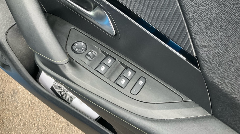 Peugeot 2008 100kW GT 50kWh 5dr Auto Electric Estate - Image 28