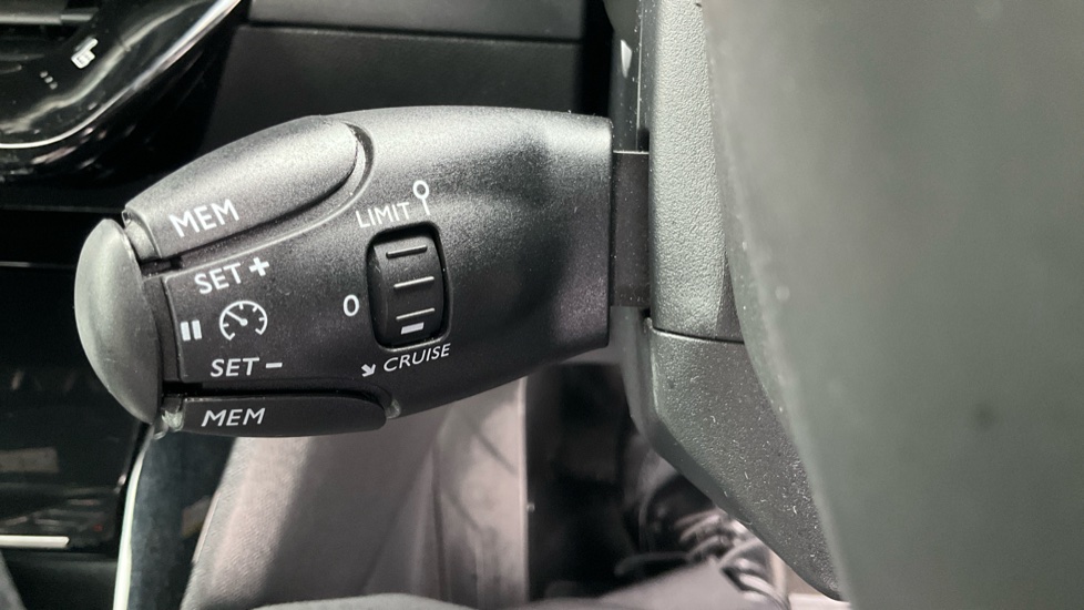 Peugeot 2008 100kW GT 50kWh 5dr Auto Electric Estate - Image 33