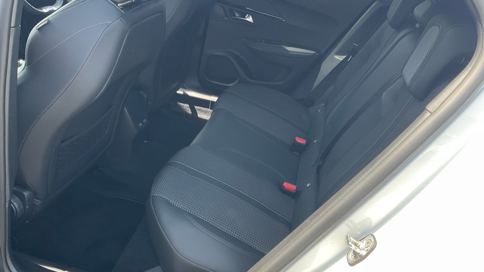 Peugeot 2008 100kW GT 50kWh 5dr Auto Electric Estate - Image 34