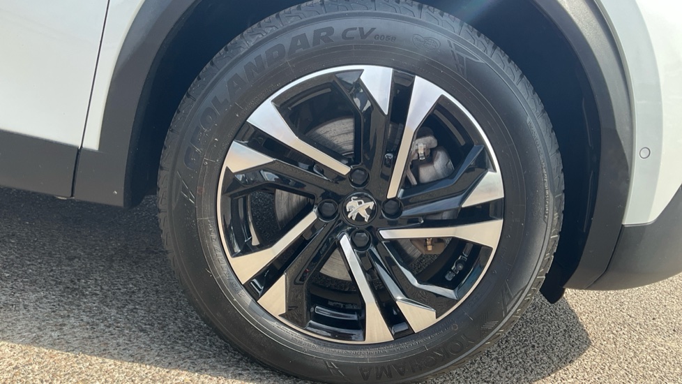Peugeot 2008 100kW GT 50kWh 5dr Auto Electric Estate - Image 12