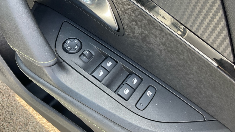 Peugeot 2008 100kW GT 50kWh 5dr Auto Electric Estate - Image 39