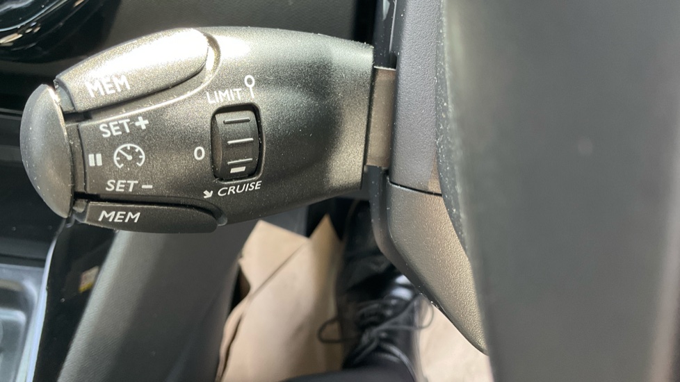 Peugeot 2008 100kW GT 50kWh 5dr Auto Electric Estate - Image 18