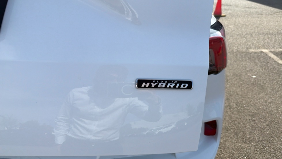 Ford Kuga 2.5 PHEV ST-Line Edition 5dr CVT Estate - Image 9
