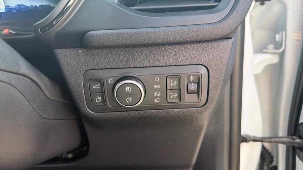 Ford Kuga 2.5 PHEV ST-Line Edition 5dr CVT Estate - Image 22