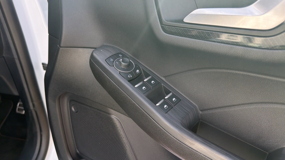 Ford Kuga 2.5 PHEV ST-Line Edition 5dr CVT Estate - Image 28