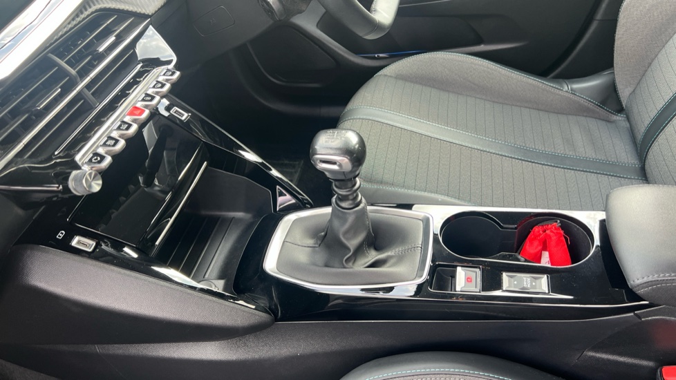 Peugeot 208 1.2 PureTech 100 Allure Premium 5dr Petrol Hatchback - Image 22
