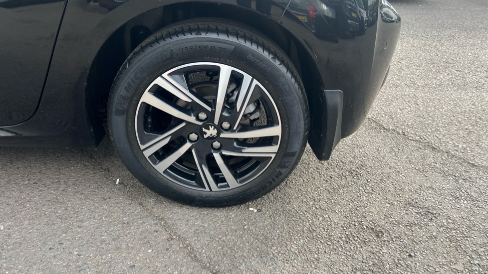 Peugeot 208 1.2 PureTech 100 Allure Premium 5dr Petrol Hatchback - Image 10