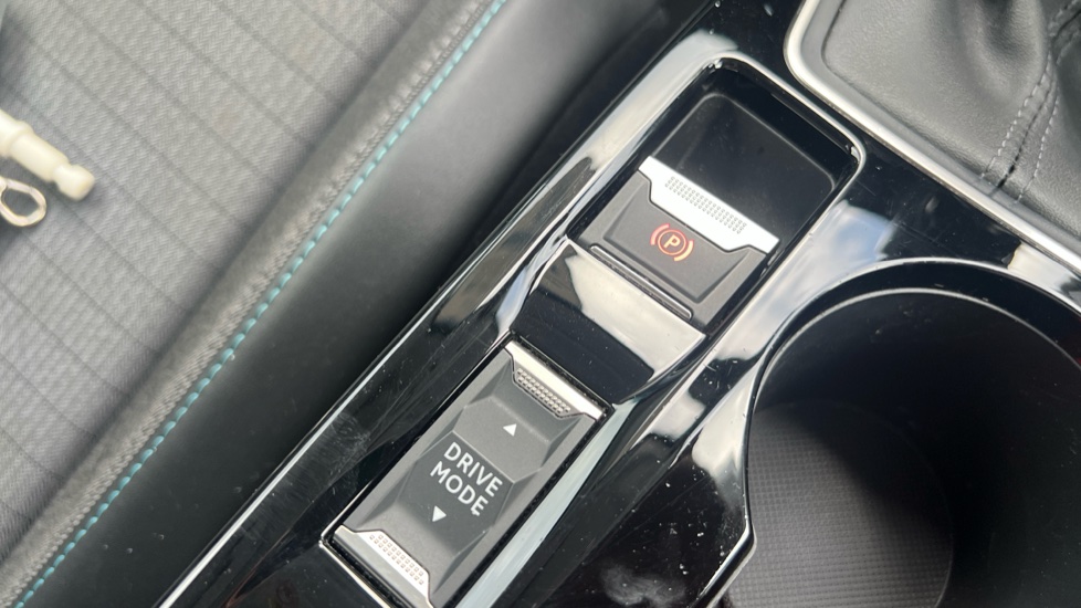 Peugeot 208 1.2 PureTech 100 Allure Premium 5dr Petrol Hatchback - Image 26
