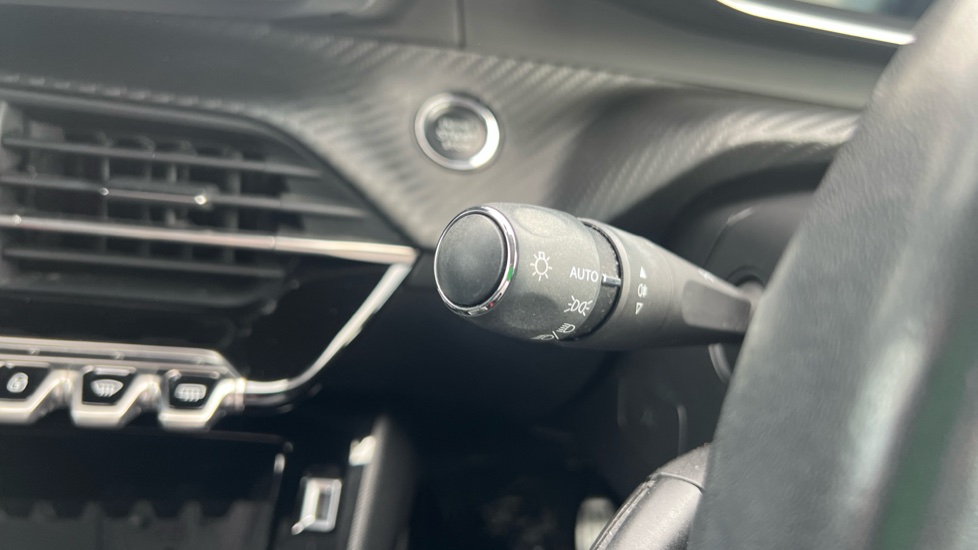 Peugeot 208 1.2 PureTech 100 Allure Premium 5dr Petrol Hatchback - Image 16