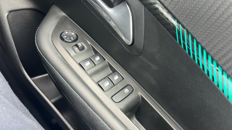 Peugeot 208 1.2 PureTech 100 Allure Premium 5dr Petrol Hatchback - Image 33