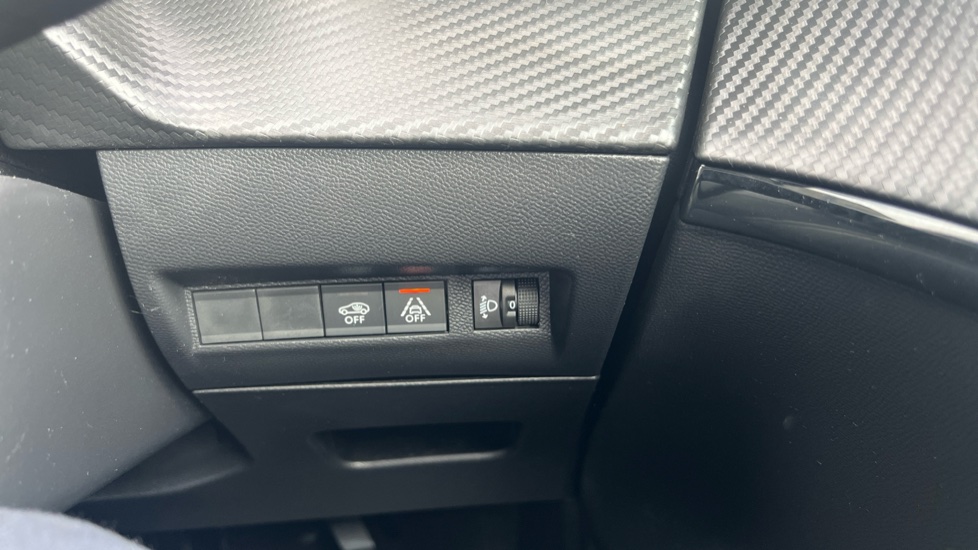 Peugeot 208 1.2 PureTech 100 Allure Premium 5dr Petrol Hatchback - Image 34