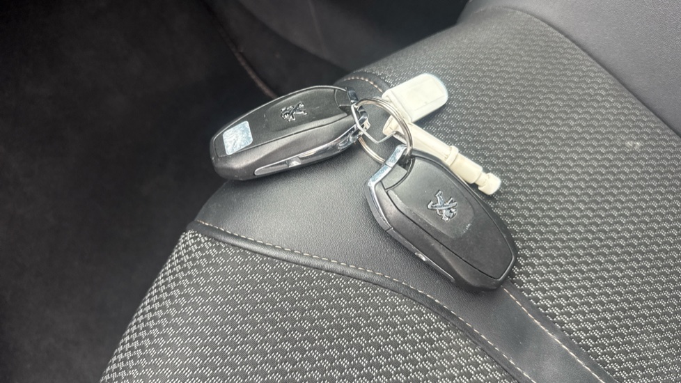 Peugeot 5008 1.5 BlueHDi GT 5dr EAT8 Diesel Estate - Image 31