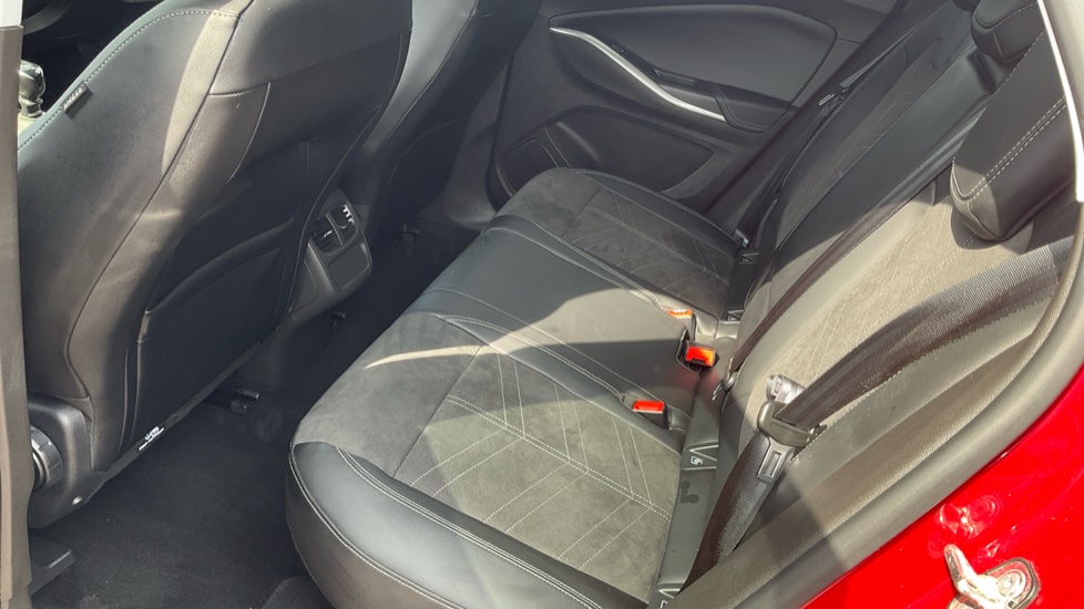 Vauxhall Grandland 1.2 Turbo Ultimate 5dr Petrol Hatchback - Image 33