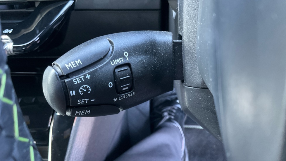 Peugeot 208 1.2 PureTech 100 GT 5dr Petrol Hatchback - Image 30