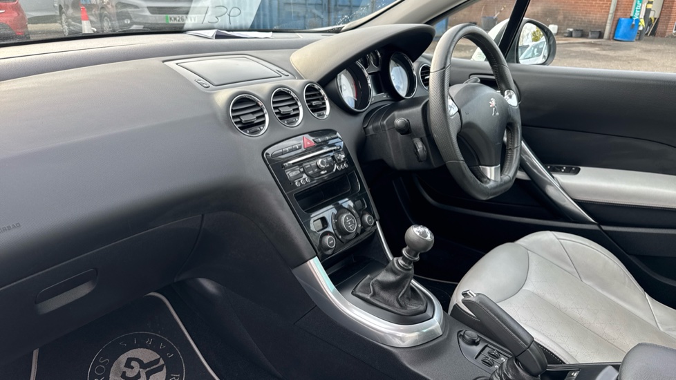 Peugeot 308 2.0 HDi 163 Roland Garros 2dr [Sat Nav] Diesel Cabriolet - Image 17
