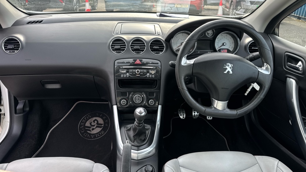 Peugeot 308 2.0 HDi 163 Roland Garros 2dr [Sat Nav] Diesel Cabriolet - Image 18