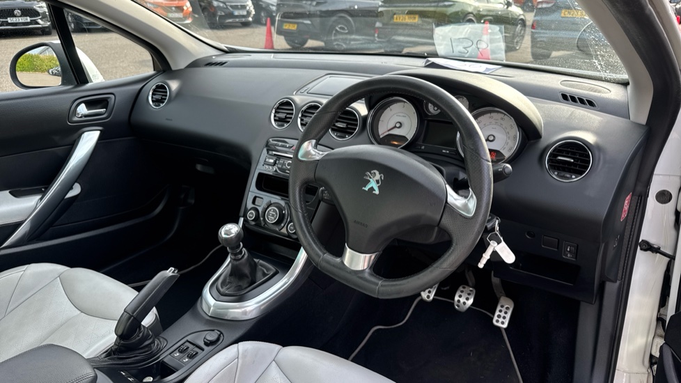 Peugeot 308 2.0 HDi 163 Roland Garros 2dr [Sat Nav] Diesel Cabriolet - Image 19