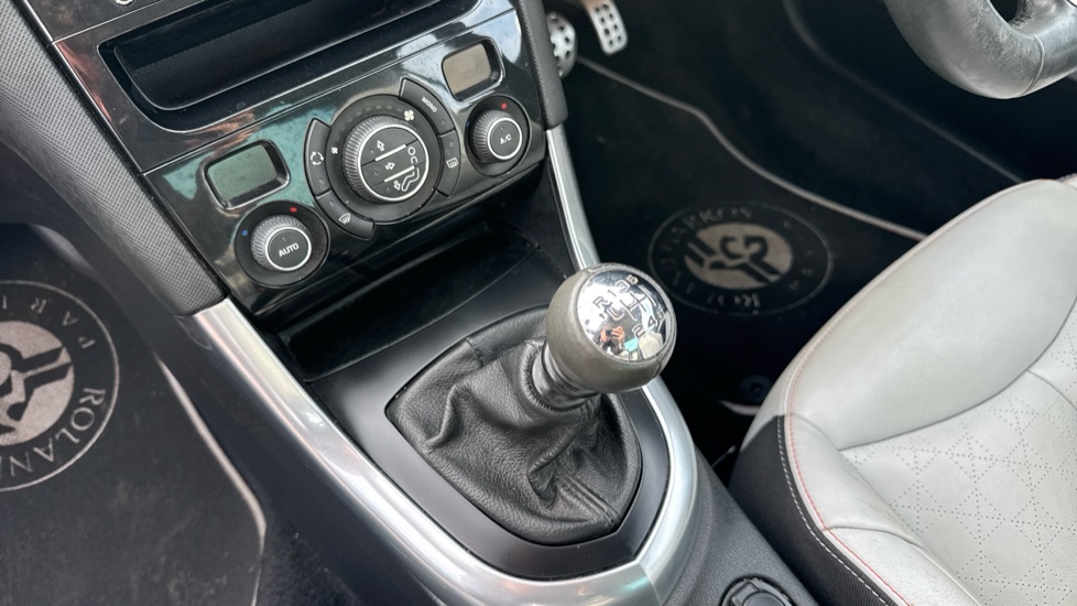 Peugeot 308 2.0 HDi 163 Roland Garros 2dr [Sat Nav] Diesel Cabriolet - Image 22