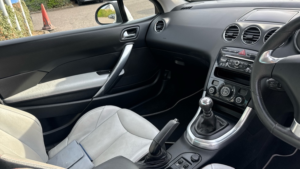 Peugeot 308 2.0 HDi 163 Roland Garros 2dr [Sat Nav] Diesel Cabriolet - Image 20