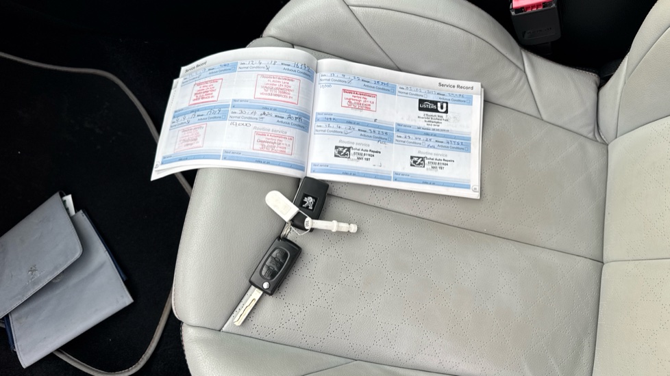 Peugeot 308 2.0 HDi 163 Roland Garros 2dr [Sat Nav] Diesel Cabriolet - Image 27