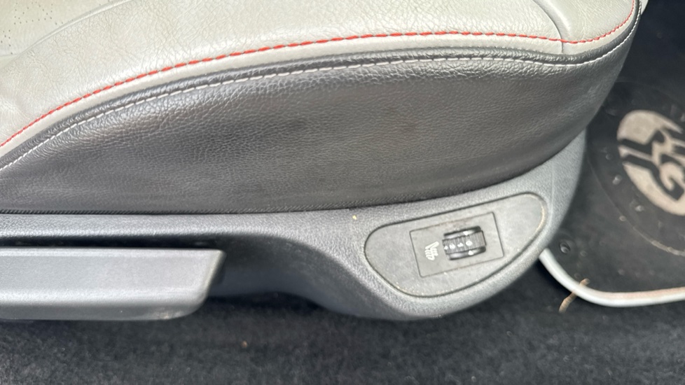 Peugeot 308 2.0 HDi 163 Roland Garros 2dr [Sat Nav] Diesel Cabriolet - Image 29