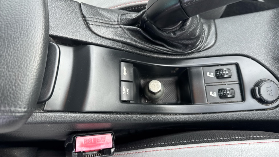 Peugeot 308 2.0 HDi 163 Roland Garros 2dr [Sat Nav] Diesel Cabriolet - Image 31
