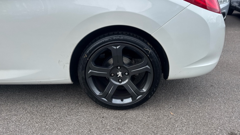 Peugeot 308 2.0 HDi 163 Roland Garros 2dr [Sat Nav] Diesel Cabriolet - Image 16