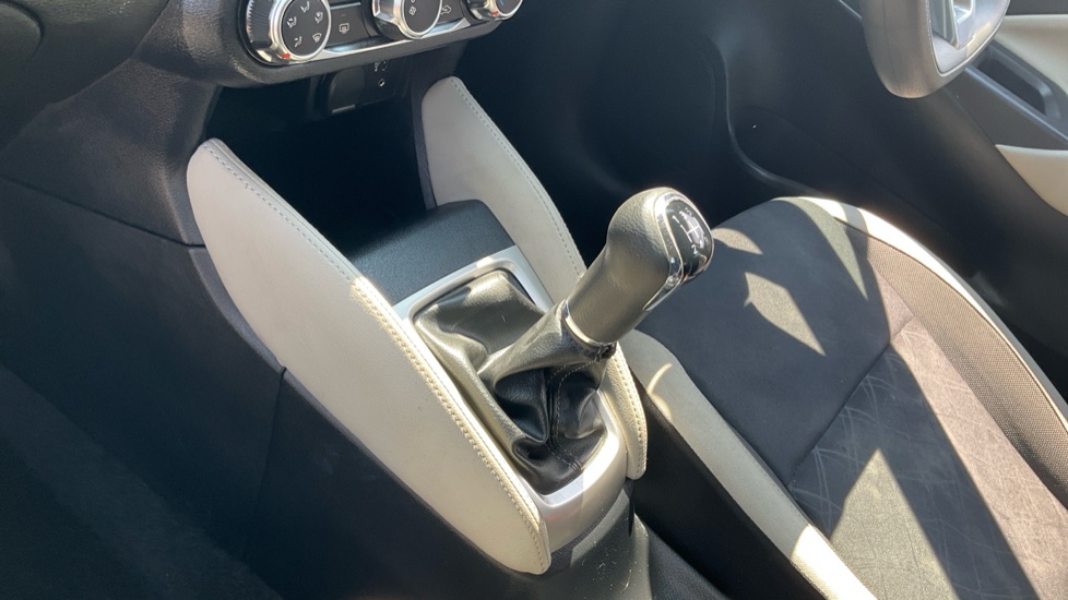 Nissan Micra 0.9 IG-T Acenta 5dr Petrol Hatchback - Image 25