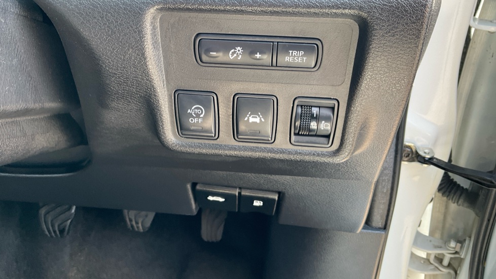 Nissan Micra 0.9 IG-T Acenta 5dr Petrol Hatchback - Image 34