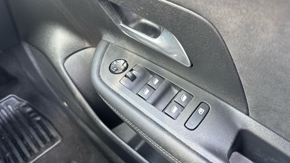 Vauxhall Mokka 100kW Ultimate 50kWh 5dr Auto Electric Hatchback - Image 39