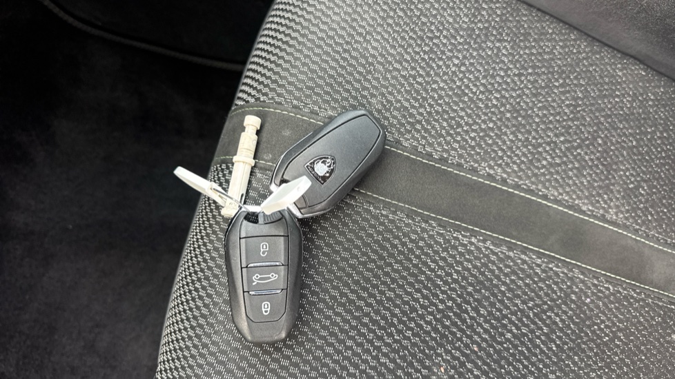 Peugeot 308 1.2 PureTech GT 5dr EAT8 Petrol Hatchback - Image 27