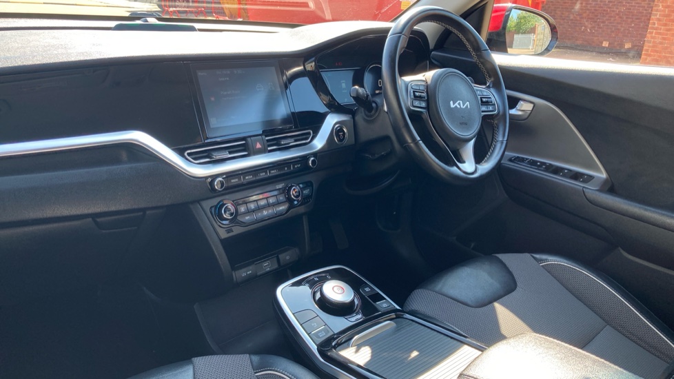 Kia E-Niro 150kW 2 Long Range 64kWh 5dr Auto Electric Estate - Image 13