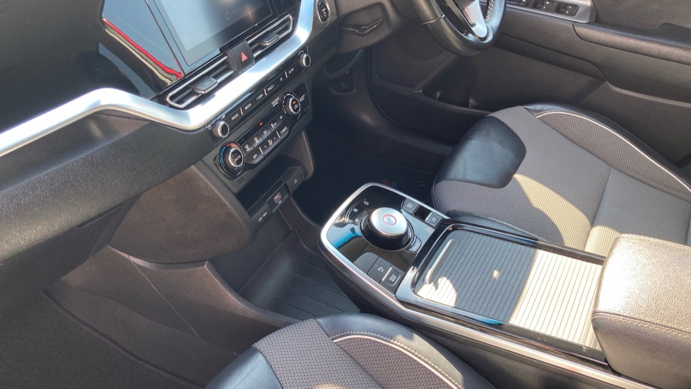 Kia E-Niro 150kW 2 Long Range 64kWh 5dr Auto Electric Estate - Image 22