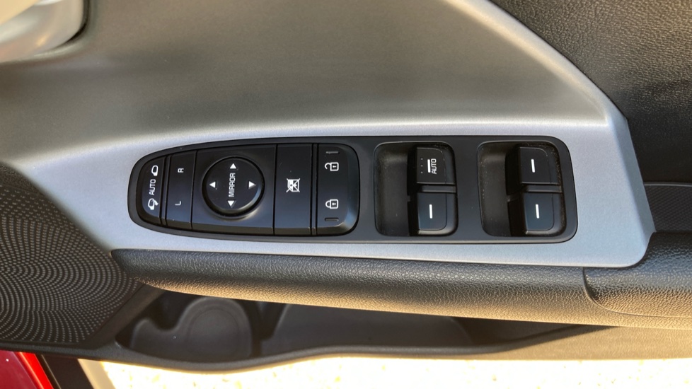 Kia E-Niro 150kW 2 Long Range 64kWh 5dr Auto Electric Estate - Image 31
