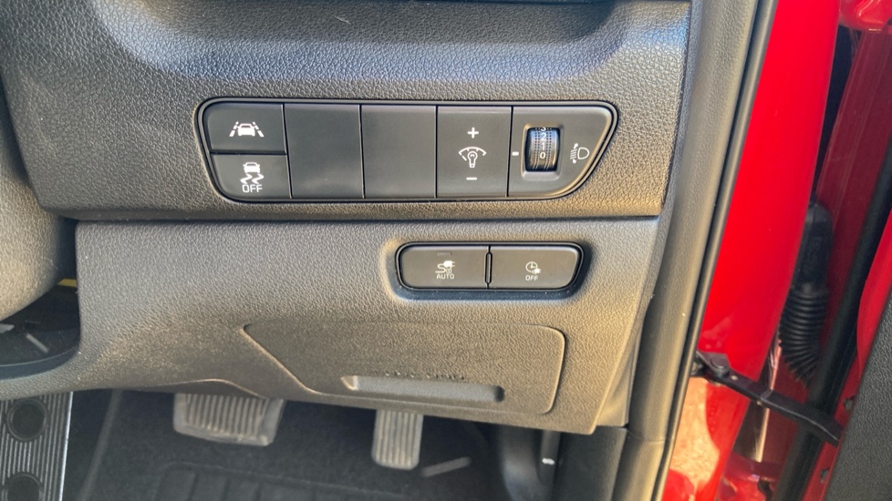 Kia E-Niro 150kW 2 Long Range 64kWh 5dr Auto Electric Estate - Image 32