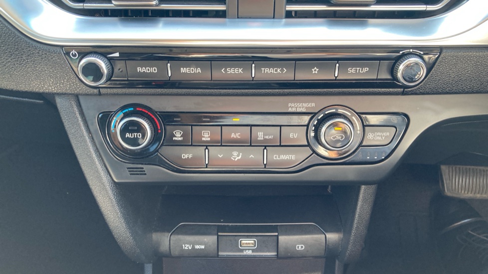 Kia E-Niro 150kW 2 Long Range 64kWh 5dr Auto Electric Estate - Image 25