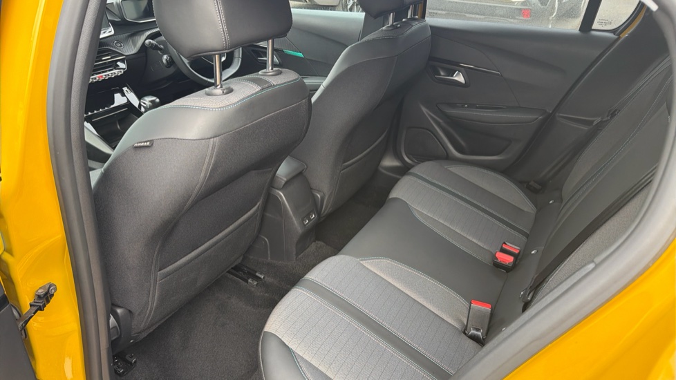 Peugeot 208 1.2 PureTech 100 Allure Premium + 5dr Petrol Hatchback - Image 27