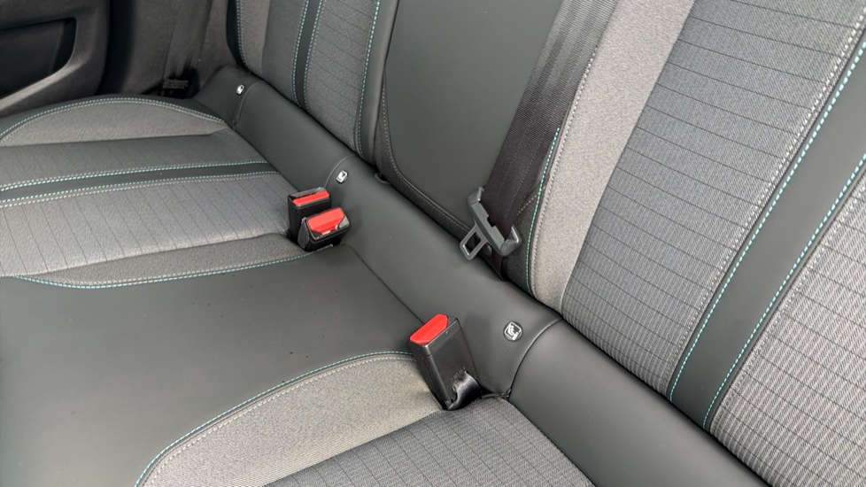Peugeot 208 1.2 PureTech 100 Allure Premium + 5dr Petrol Hatchback - Image 28