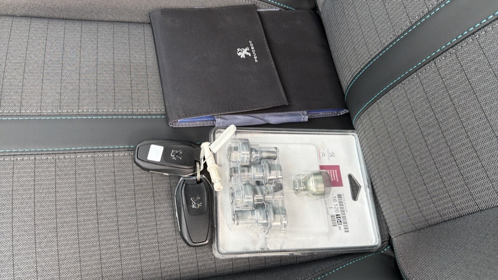 Peugeot 208 1.2 PureTech 100 Allure Premium + 5dr Petrol Hatchback - Image 29